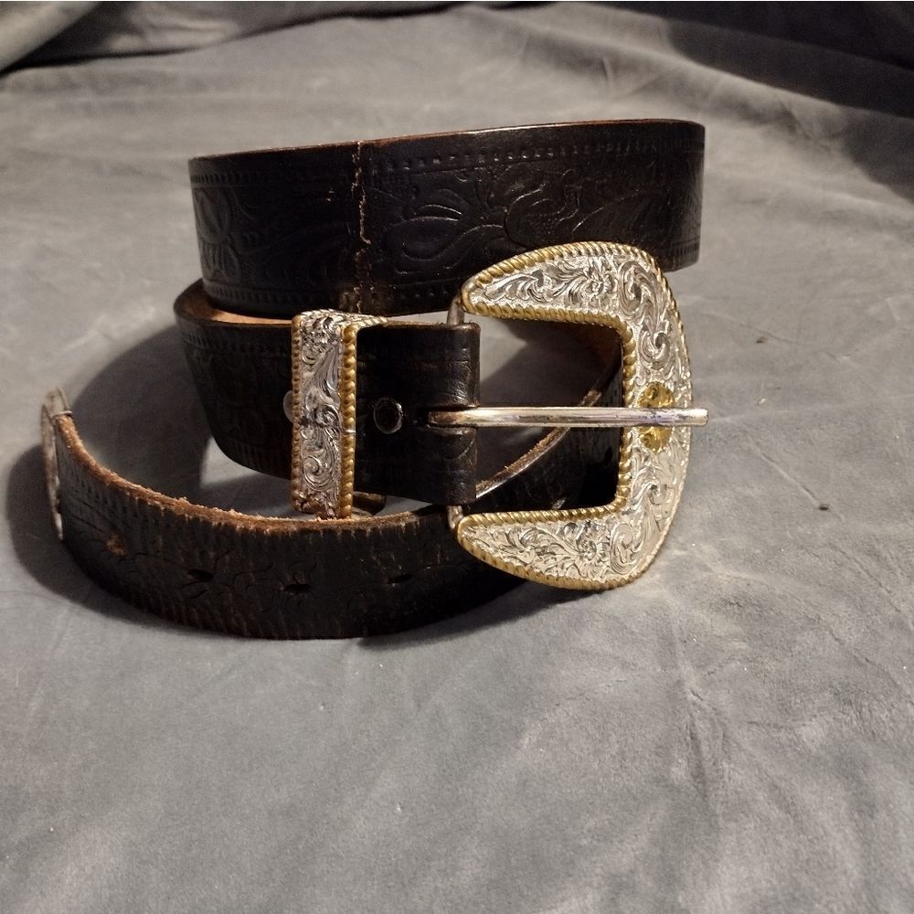 Vintage Crumrine buckle set and leather belt